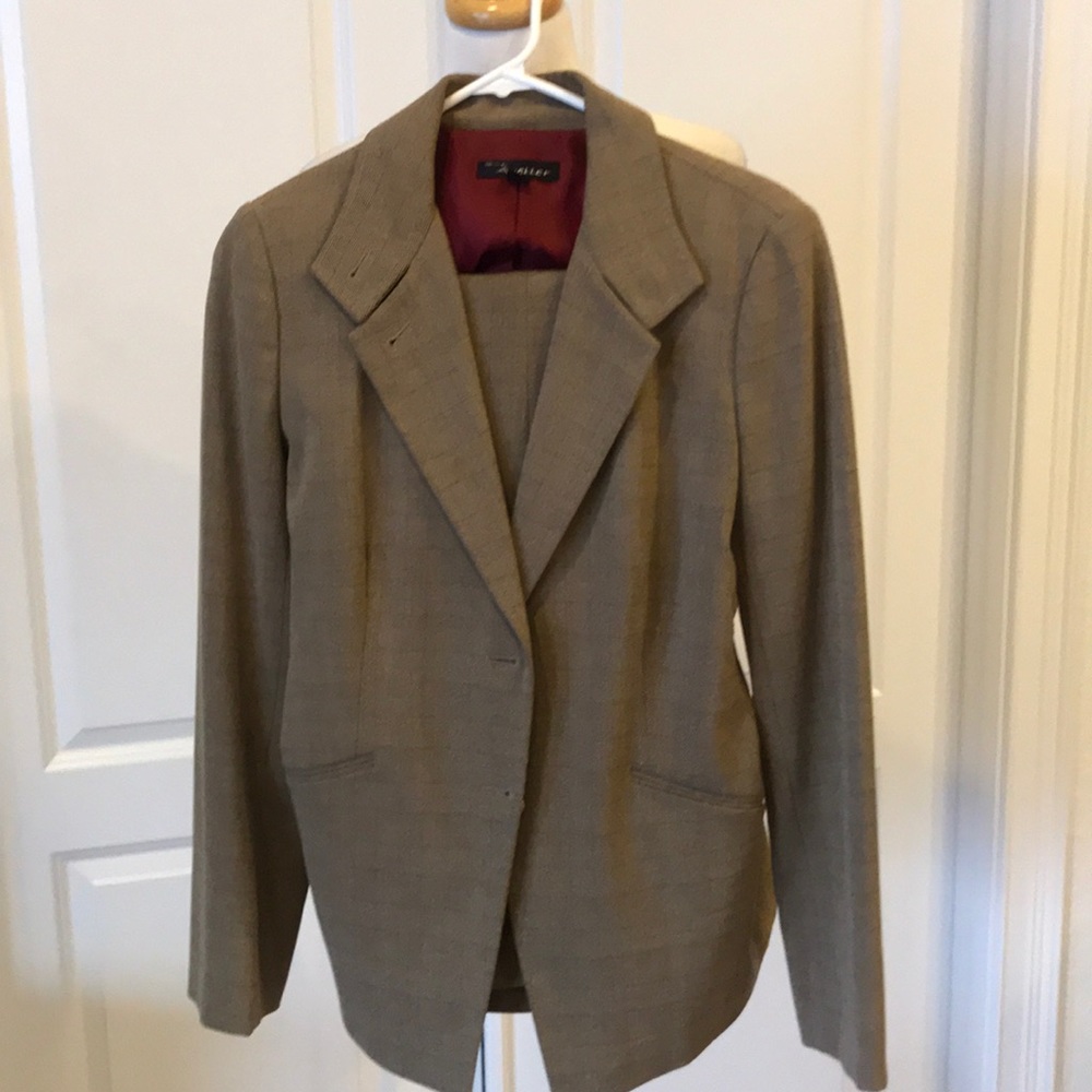 ✨Atelier Suit-Sz-8- Tan Suit✨🚫No Trades🚫